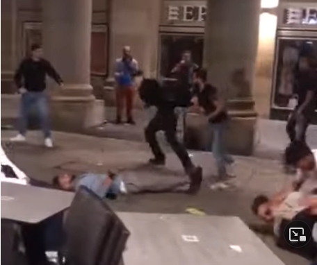 Gewalt ist nicht zufällig über die Stadt gekommen