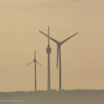 Windräder im Größenvergleich mit dem Fernsehturm